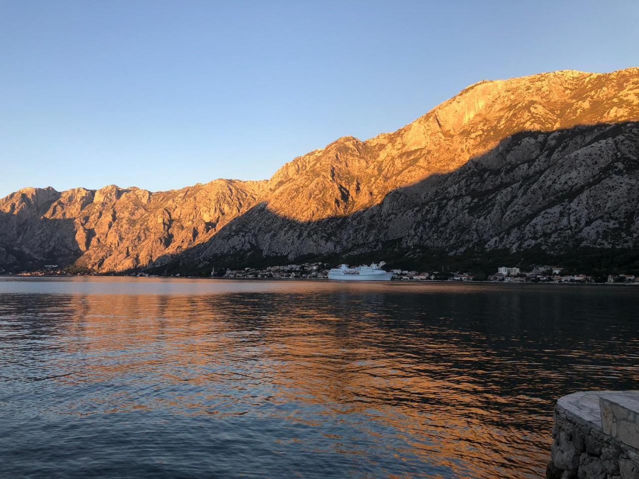 Palazzo Sbutega Bed & Breakfast Kotor Eksteriør bilde